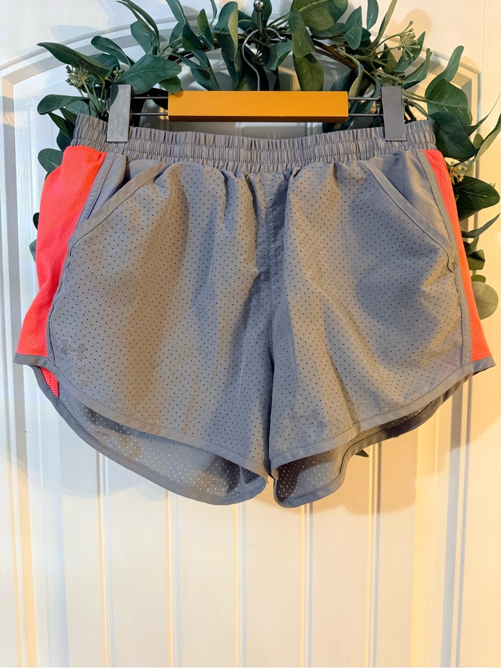 🌿4/$25 • Under Armour Women’s Gray Athletic Shorts with Coral Side Panels